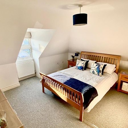 Swanage Holiday Penthouse Apartment, Moments From Beach And Town, On Site Parking, Fast Wifi, Sleeps Up To 6, Rated Exceptional 外观 照片