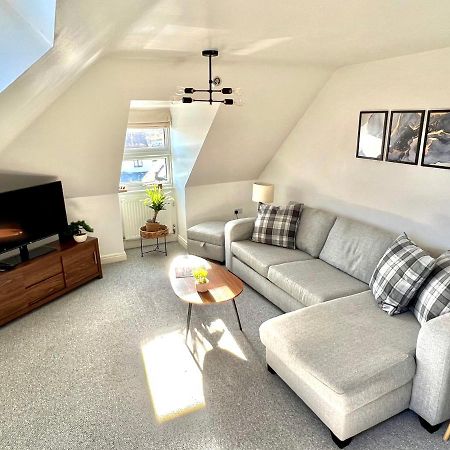 Swanage Holiday Penthouse Apartment, Moments From Beach And Town, On Site Parking, Fast Wifi, Sleeps Up To 6, Rated Exceptional 外观 照片