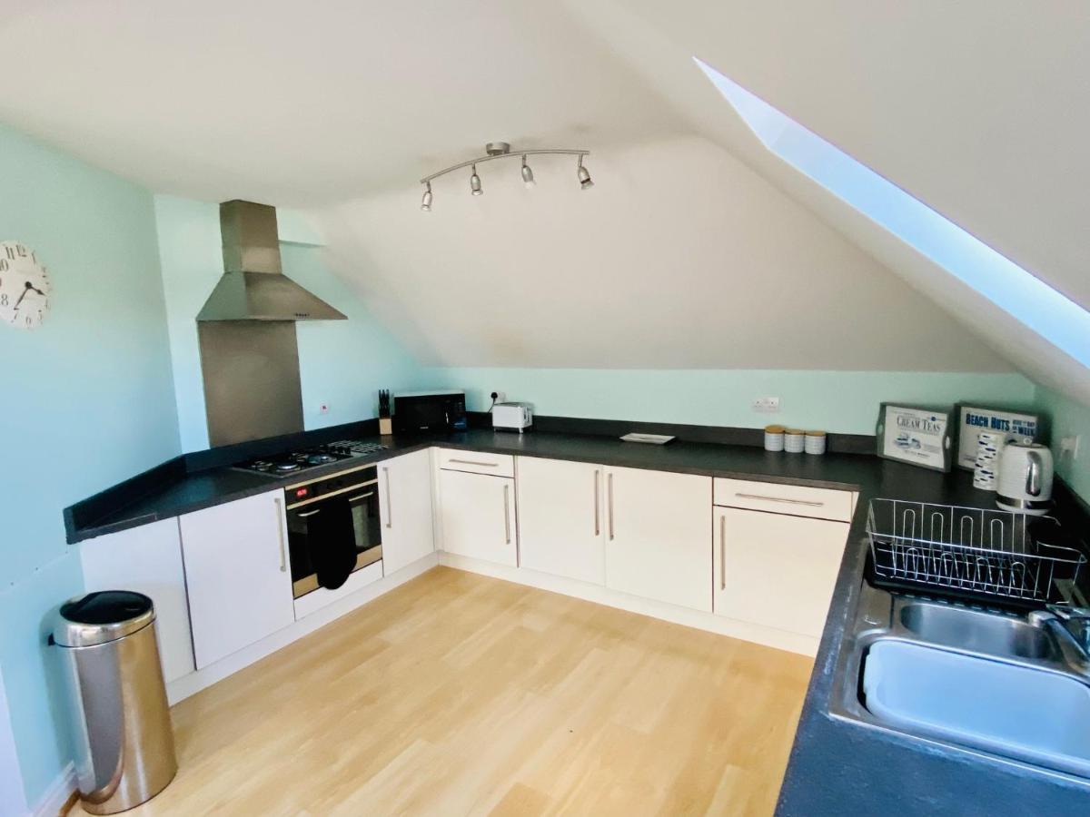 Swanage Holiday Penthouse Apartment, Moments From Beach And Town, On Site Parking, Fast Wifi, Sleeps Up To 6, Rated Exceptional 外观 照片