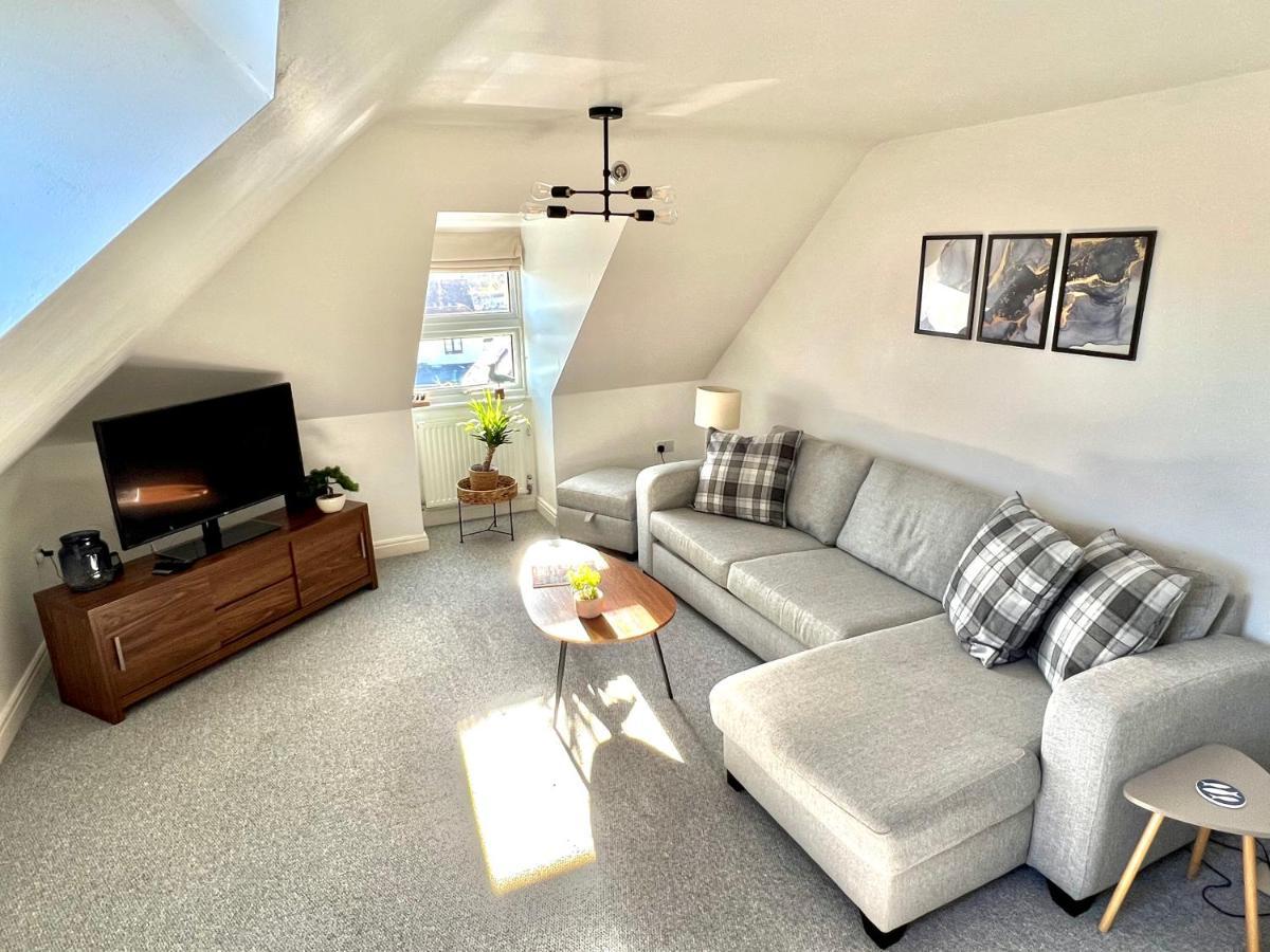 Swanage Holiday Penthouse Apartment, Moments From Beach And Town, On Site Parking, Fast Wifi, Sleeps Up To 6, Rated Exceptional 外观 照片